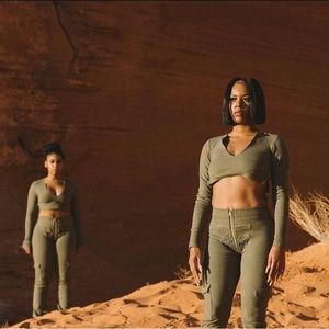 Tordrobes Fitted cropped long sleeve top